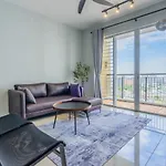 Cozy 3-Bedroom Condo With Pool 6 Pax - Semarak