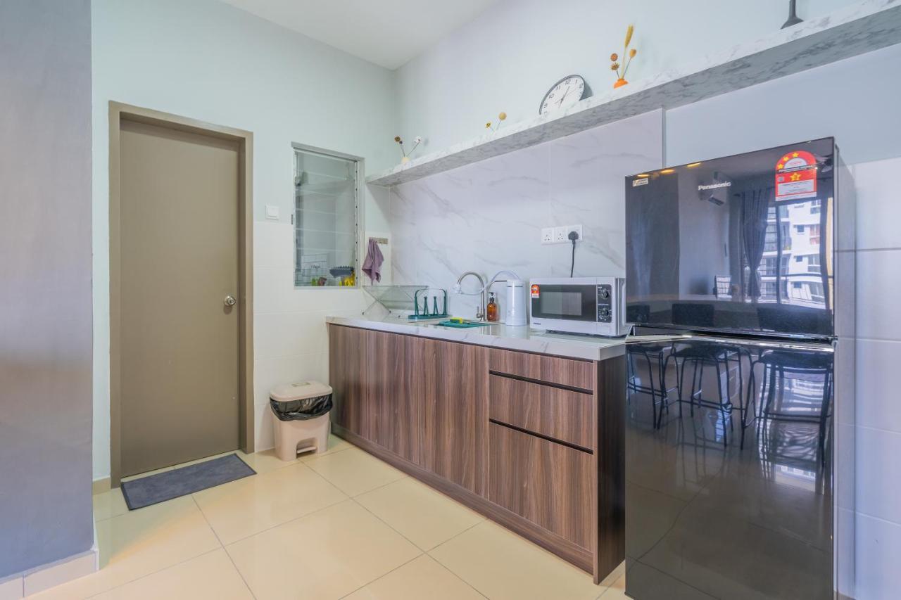 Cozy 3-bedroom With Pool 6 Pax - Semarak Pangsapuri