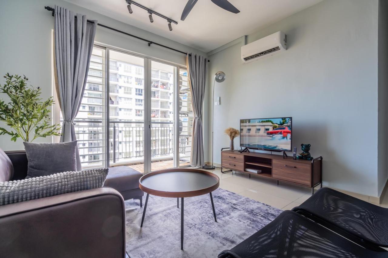 Cozy 3-bedroom With Pool 6 Pax - Semarak Apartment *
