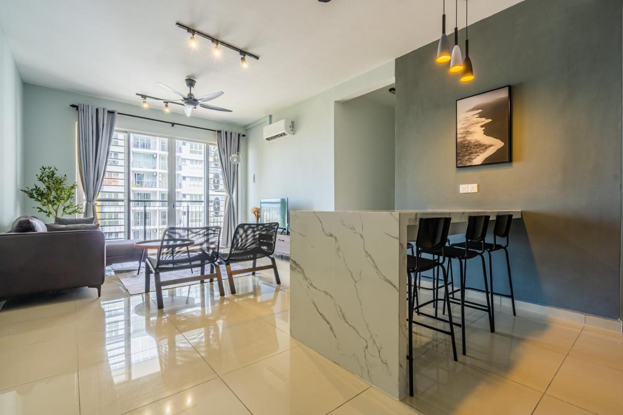 Cozy 3-bedroom With Pool 6 Pax - Semarak Kuala Lumpur