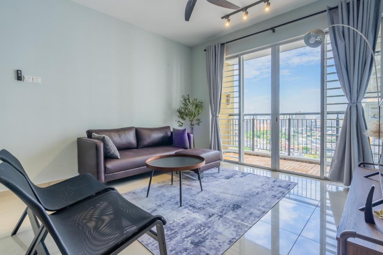 Cozy 3-bedroom With Pool 6 Pax - Semarak Pangsapuri *